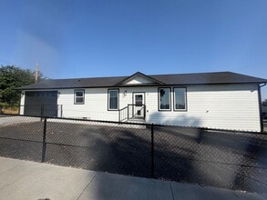 Building Photo - 55 Evergreen St S