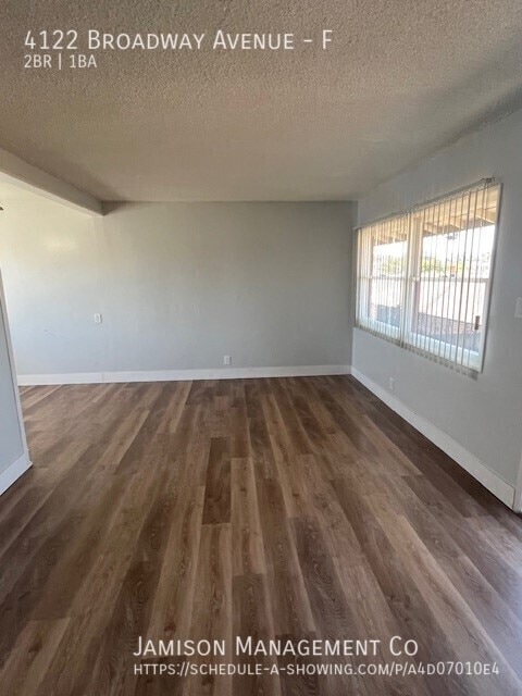 Foto del edificio - 4122 W Broadway