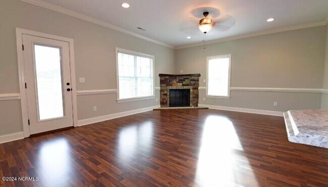 Building Photo - 1832 Cambria Dr