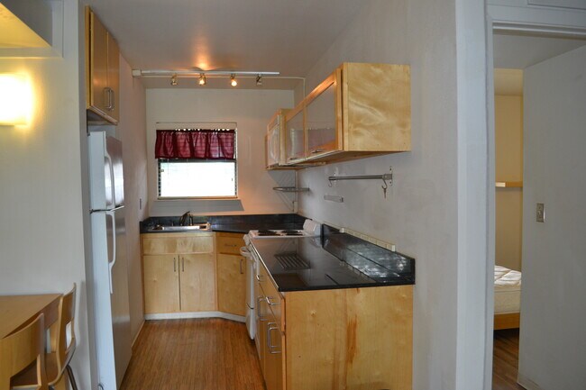 Kitchen - 1855 Brightside Dr