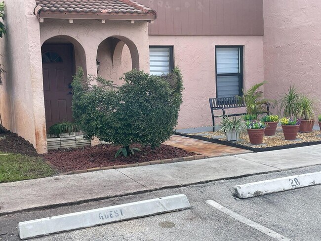 Building Photo - 28 Madrid Ln