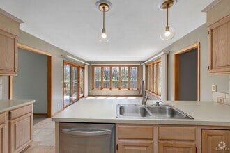 Building Photo - 3293 Greenleafe Dr