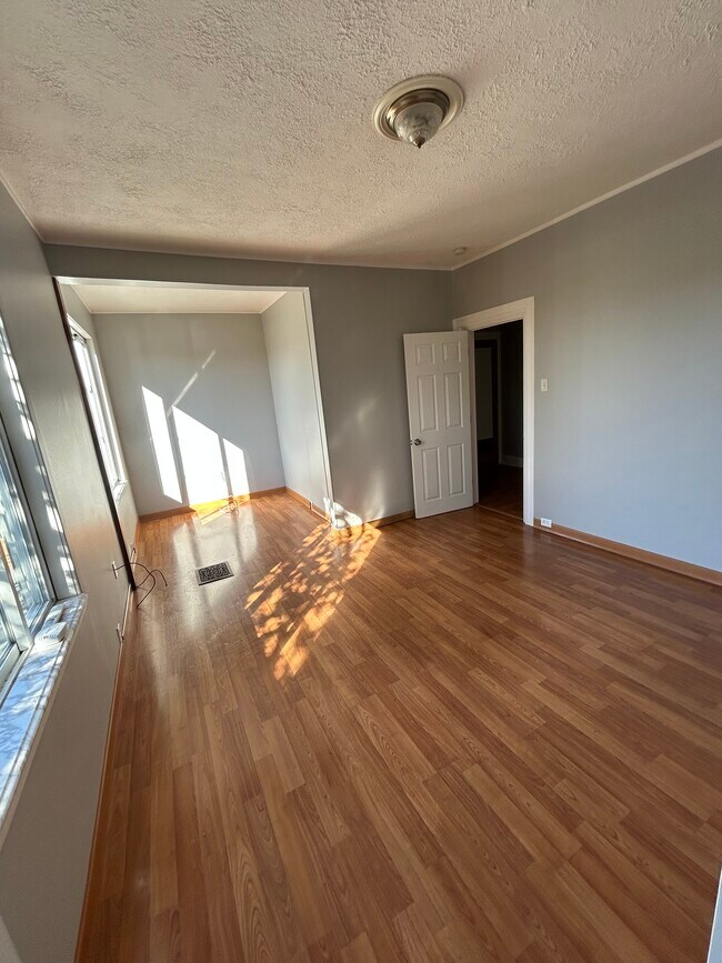 Building Photo - 131 5th St