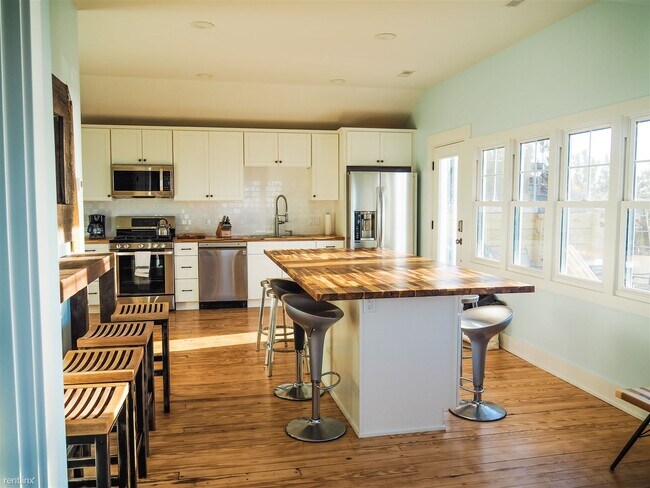 Foto del edificio - 4 br, 2 bath House - 17440 Montello Ave
