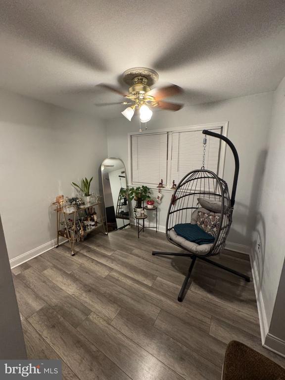 Foto del edificio - 504 Meadowview Ln
