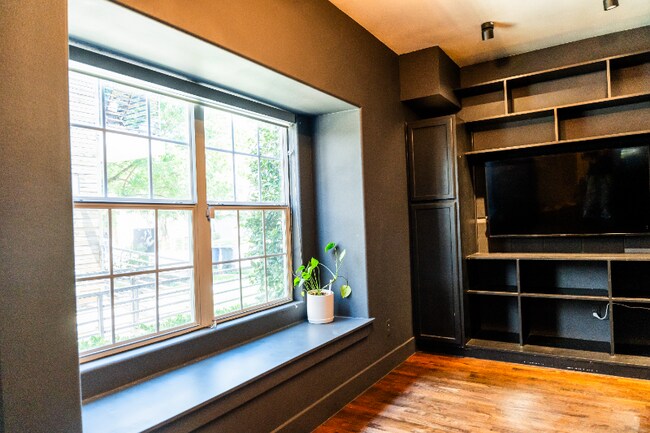 Foto del edificio - 5814 Bryan Pkwy