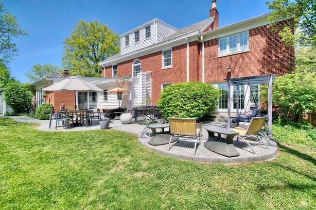 Foto del edificio - 17 Sunnymede Dr