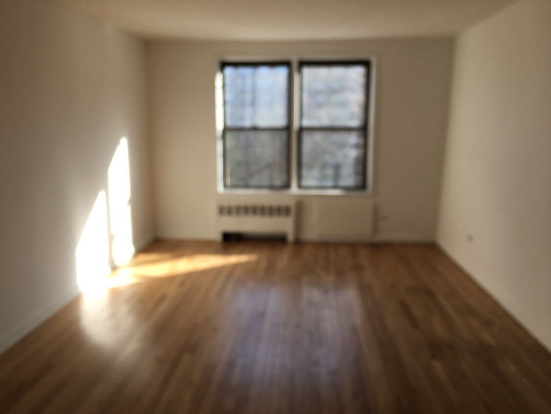 Foto principal - 3950 Blackstone Ave