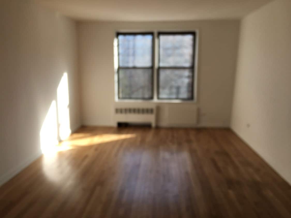 Primary Photo - 3950 Blackstone Ave