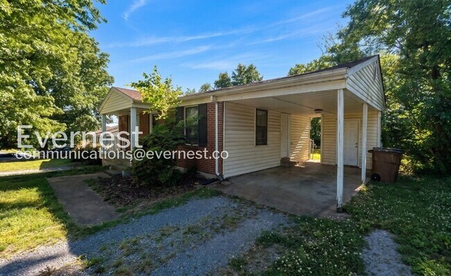 Foto del edificio - 3-Bed/1-Bath Rental with Fenced Yard/ Available Now!