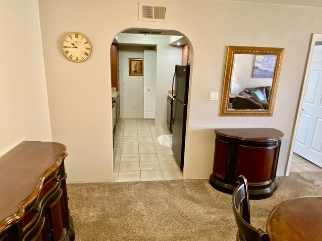 Foto del edificio - Furnished Scottsdale One Bedroom Condo For Long or Short Term (Min 3 Months)