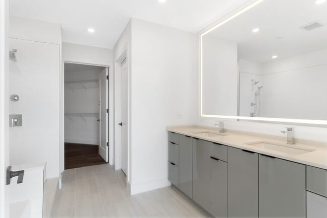 Interior Photo - 788 West Midtown