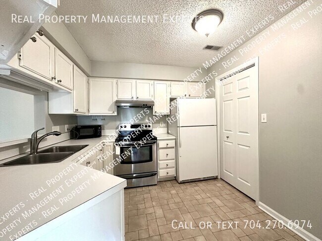 Foto del edificio - **MOVE IN SPECIAL!**Charming 2BR/2BA Condo...