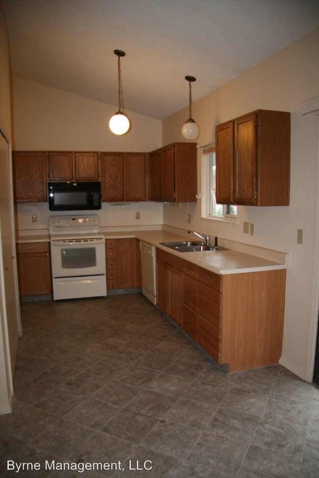 Building Photo - 4569 Winewood Village Dr