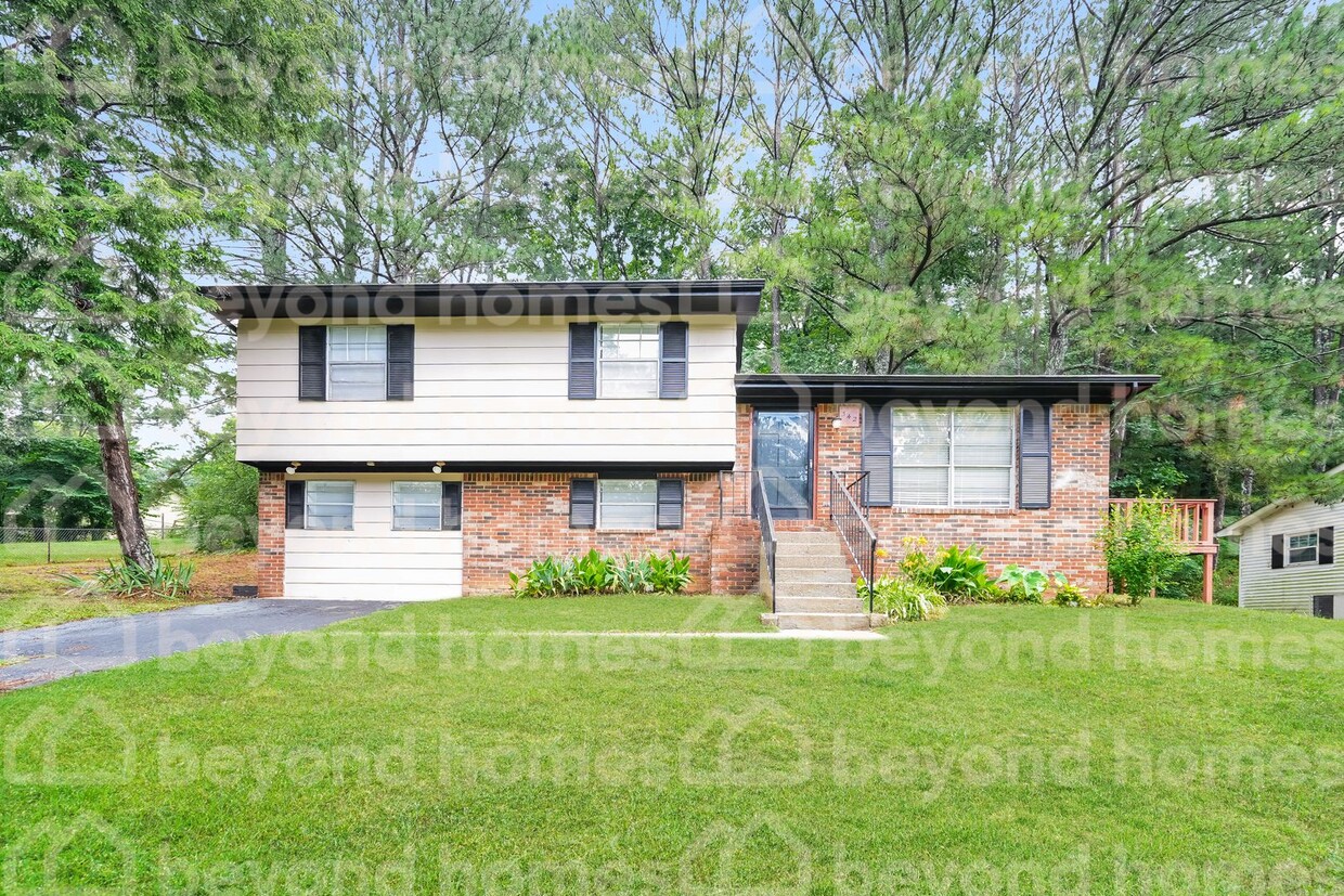 Foto principal - Beautiful brick-front 3 bedroom / 1 full b...