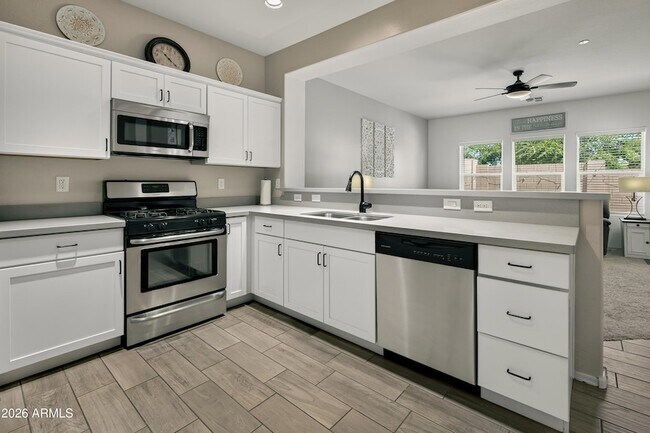 Building Photo - 652 Brindle Dr
