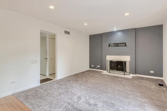 Foto del edificio - 4 bedroom in Bartlett IL 60103