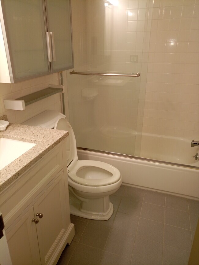 20 Delar Pky Unit 116, Franklin Park, NJ 08823 Condo for Rent in