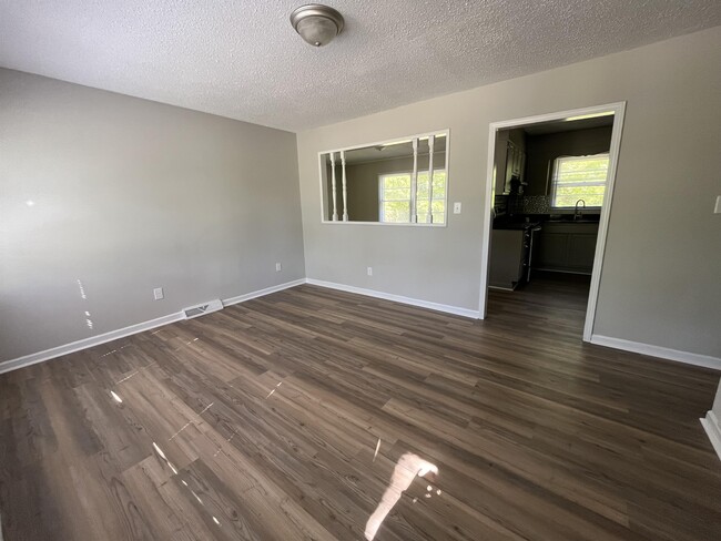 Foto del edificio - 1500 Northwoods Dr