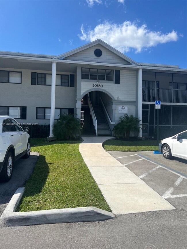 Foto del edificio - 20680 NE 4th Ct