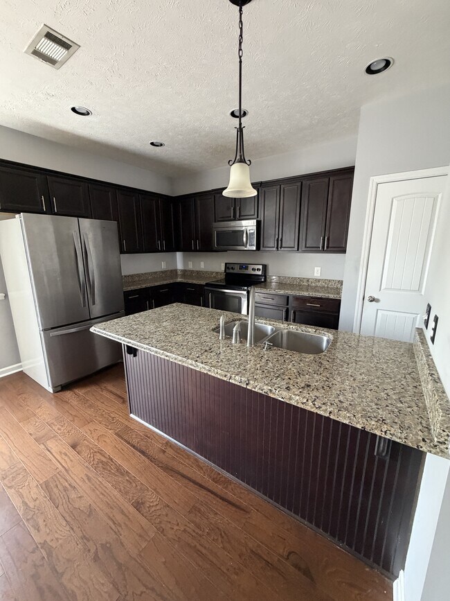 Foto del edificio - 127 Otter Glen Dr