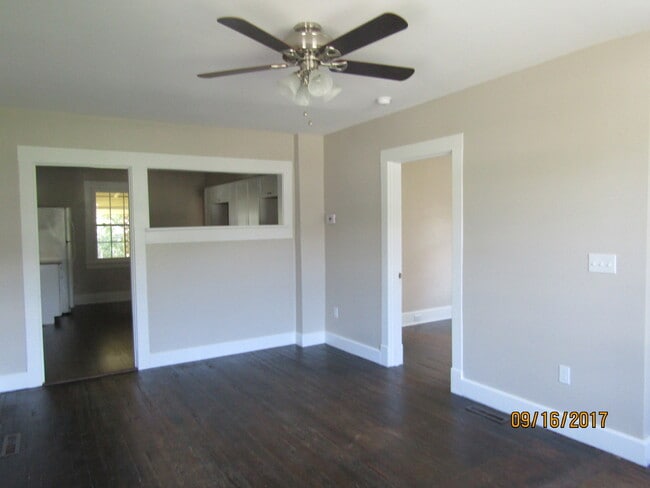 Building Photo - Alcoa 37701 - 3 bedroom home with bonus room - Call Karen Robertson (865) 454-7626