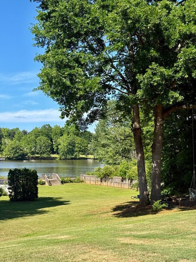 Building Photo - 3 Bedrooms 2 baths in McDonough