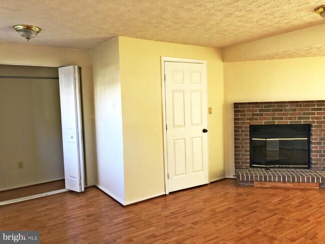 Building Photo - 337 Samantha Dr