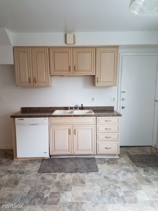 2320 Noble Rd, Cleveland Heights, OH 44121 Room for Rent in Cleveland