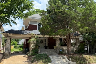 Building Photo - 122 N Evergreen St