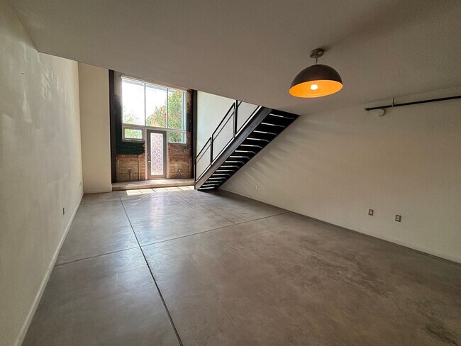 Foto del edificio - 1001 E 17th St