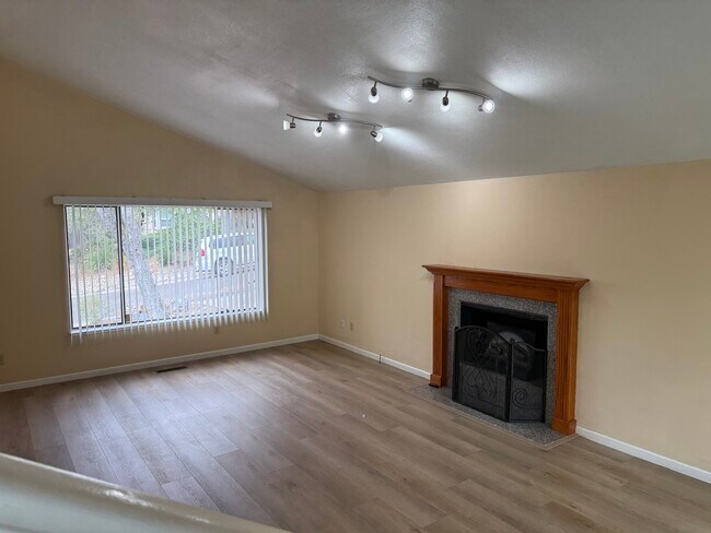 Foto del edificio - 1010 Westwood Ct