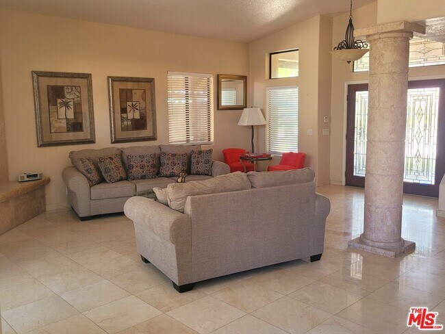 Foto del edificio - 78920 Skyward Way