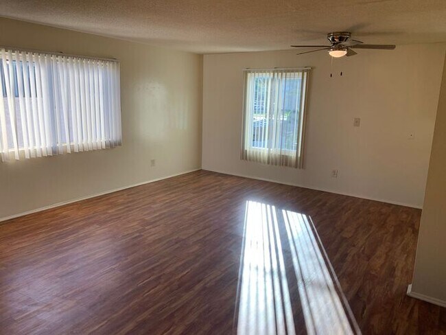 Building Photo - REALLY NICE UPSTRS 2BD 1BA FOR LEASE!