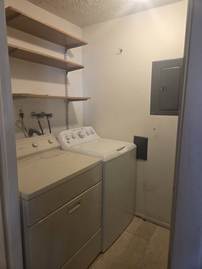 Building Photo - "Charming 2-Bed Retreat in Frederick - Cozy Living Awaits!"