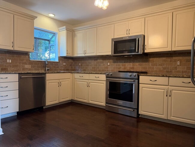 Building Photo - 303 Norvich Ct