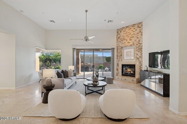 Building Photo - Desert Diamond Gated Community - Pool - Fu...