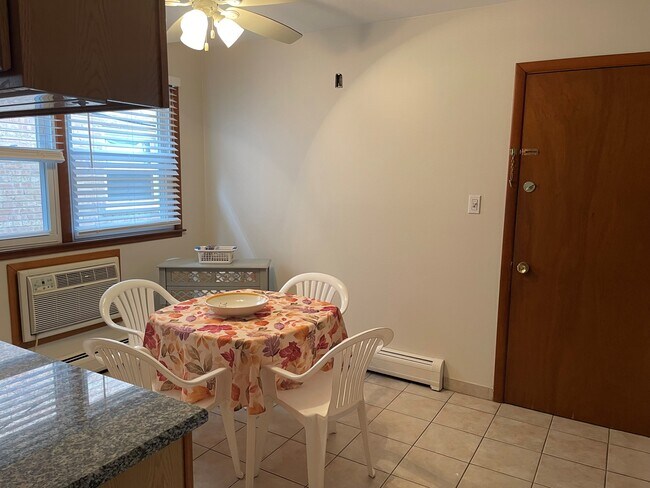 ZONA DE COCINA Y COMEDOR - 703 N 11th Ave