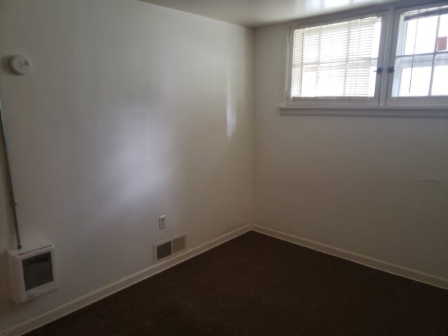 Building Photo - 323 5th St