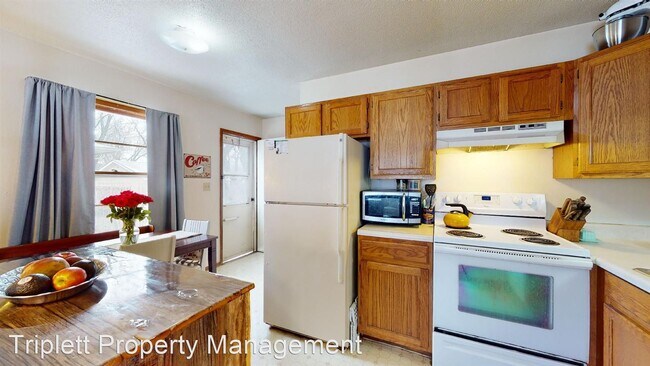 Building Photo - 3 br, 1 bath House - 802 Top-O-Hollow Rd