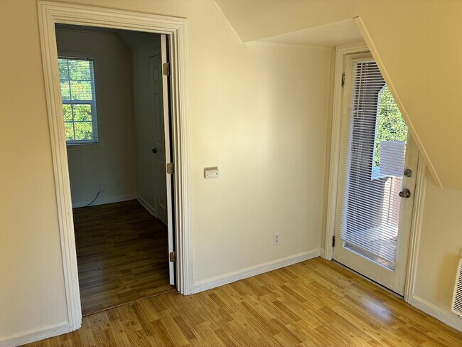 Foto del edificio - 1726 Kenwood St