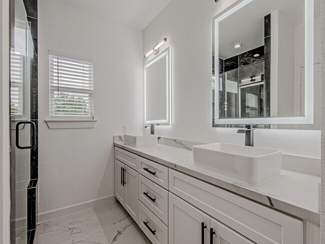 Foto del edificio - 6732 Goforth St