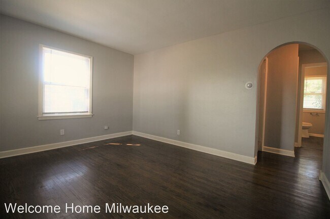 Building Photo - 3 br, 1 bath House - 6043 N 38th St