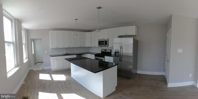 Foto del edificio - 221 W Coulter St
