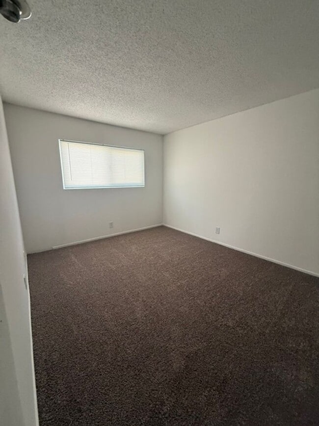Building Photo - 2512 Tulip Ln