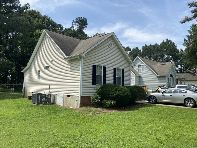 Building Photo - 243 Toomer Loop Rd