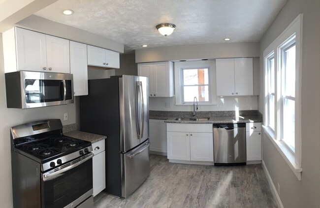 Building Photo - Ready for immediate move-in!