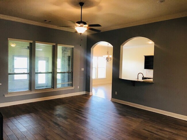 Building Photo - TURTLE CREEK-GATED-BENTON-BEAUTIFUL HOME-N...