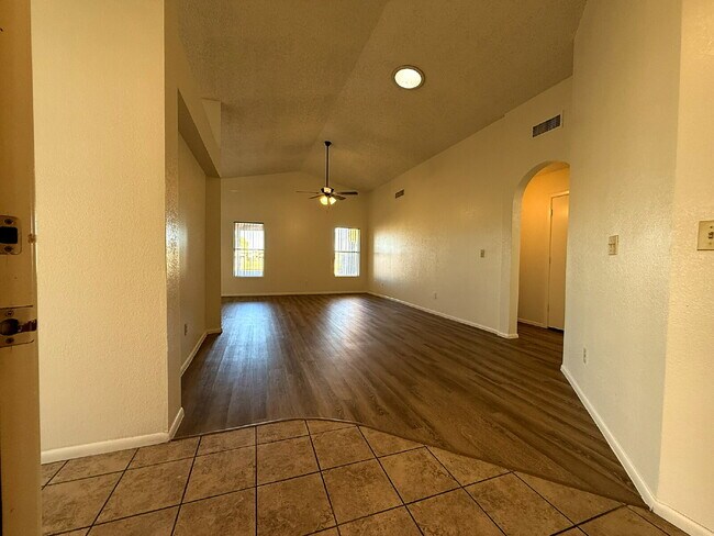 Foto del edificio - Charming 3BR Home on Golf Course with Scen...