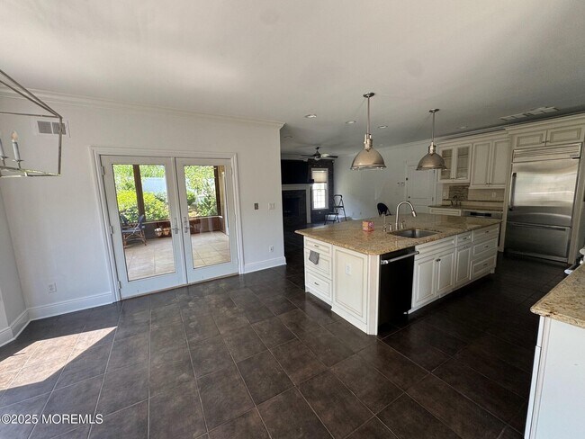 Foto del edificio - 244 Van Kirk Ave